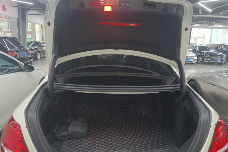 奔驰E级 2018款 改款 E 300 L 运动时尚型局部细节23