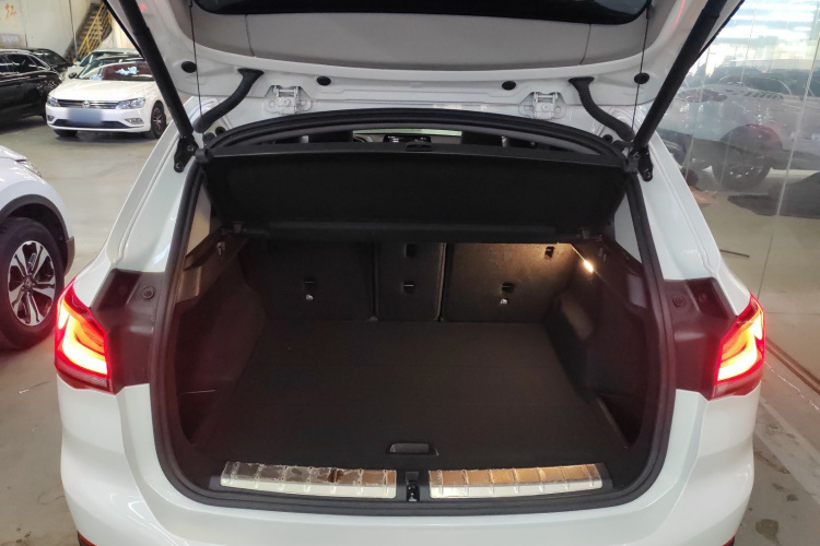 宝马X1 2021款 改款 sDrive25Li 领先型机舱底盘23