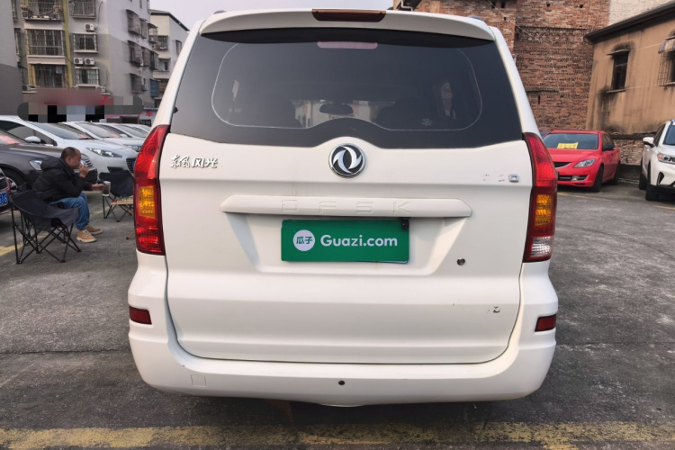 东风风光 风光330 2014款 1.5L手动标准型DK15-02车身外观6