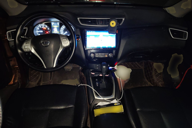 日产 奇骏 2014款 2.5L CVT豪华版 4WD中控内饰12