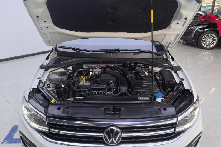 大众 宝来 2023款 300TSI DSG尊行版机舱底盘24