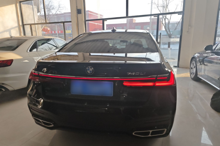 宝马7系 2018款 740Li 领先型 M运动套装车身外观6