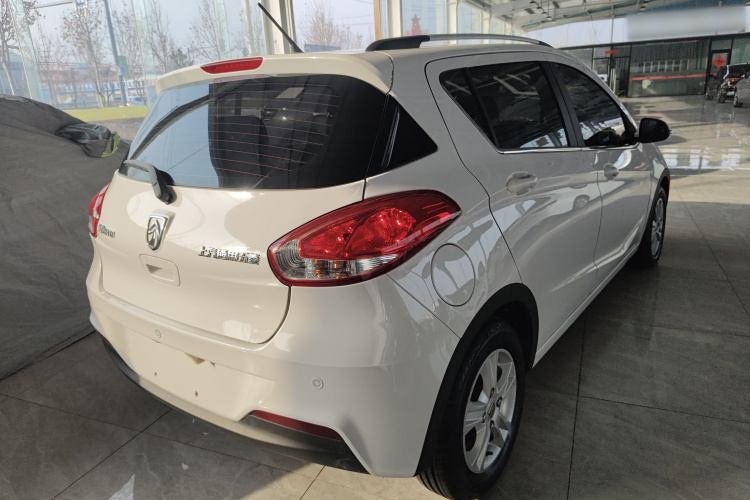 宝骏310 2016款 1.2L 手动豪华型车身外观6001