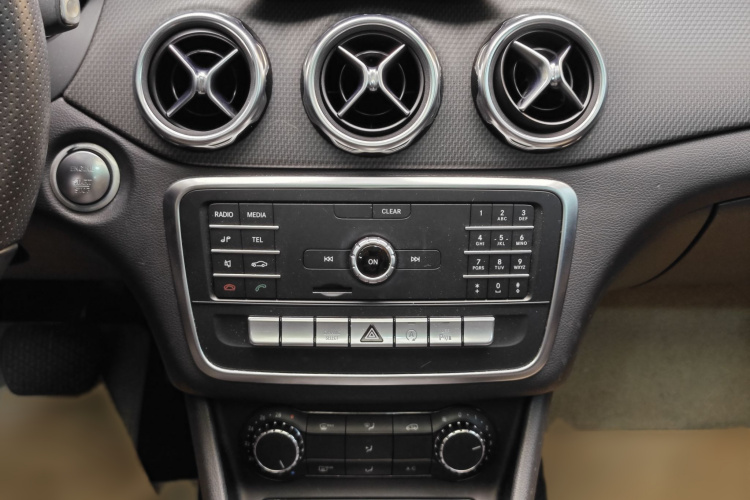 奔驰GLA 2018款 GLA 200 动感型局部细节16