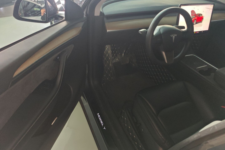 特斯拉 Model Y 2022款 后轮驱动版中控内饰20