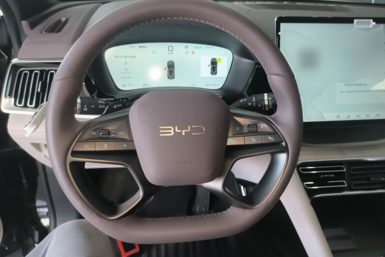 比亚迪 宋PLUS新能源 2025款 EV 智驾版 520km 尊贵型中控内饰13