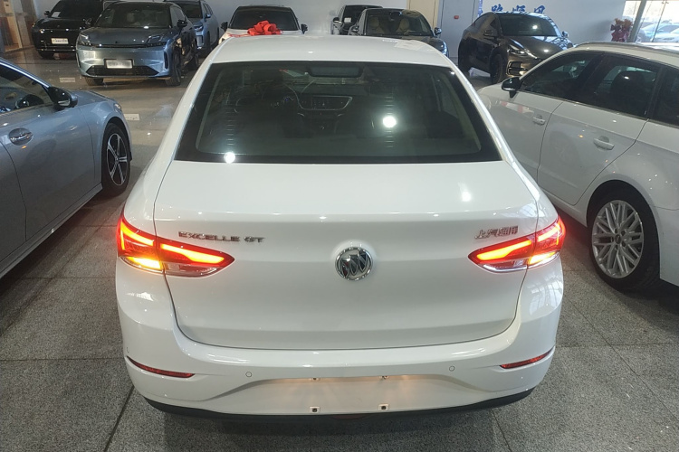 别克 英朗 2021款 1.3T 自动轻混动精英型车身外观6