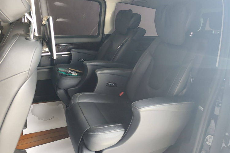 奔驰V级 2018款 V 260 L 尊贵加长版 国VI中控内饰7004