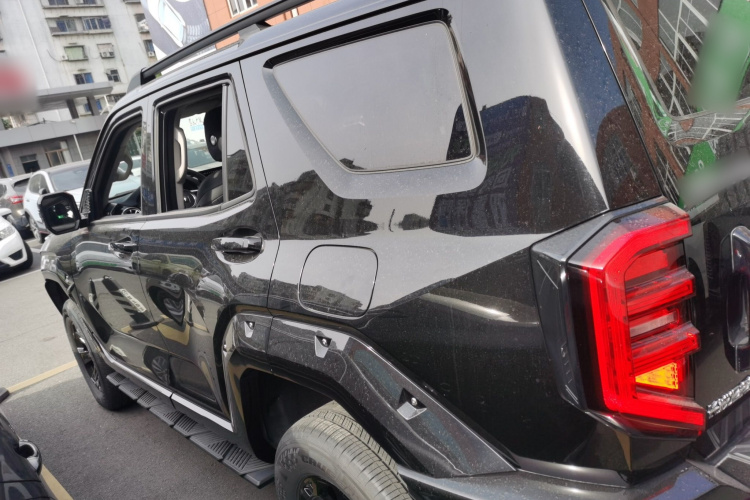 坦克400 2025款 2.0T 汽油版车身外观4