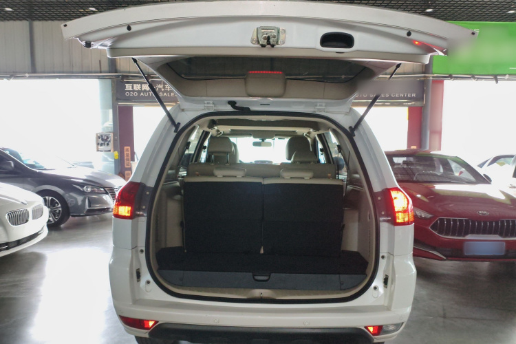 三菱 帕杰罗·劲畅 2013款 3.0L 自动两驱豪华版局部细节23