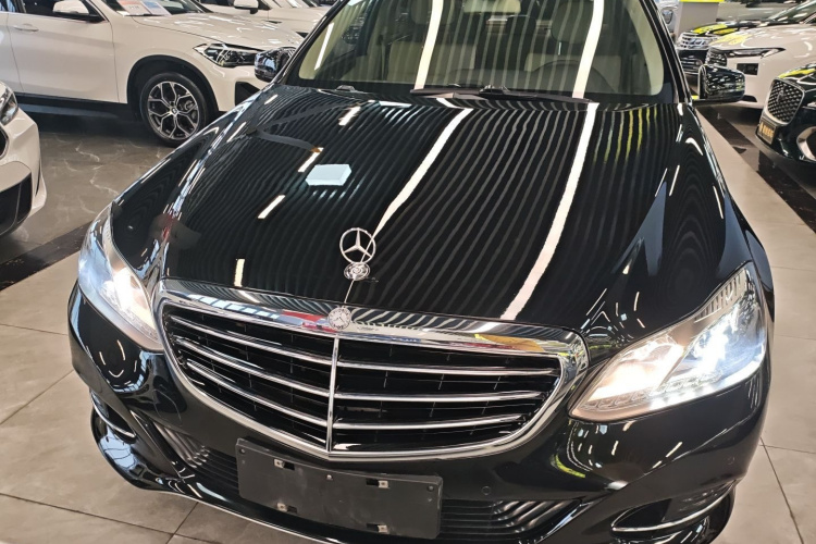 奔驰E级 2015款 改款 E 200 L车身外观2