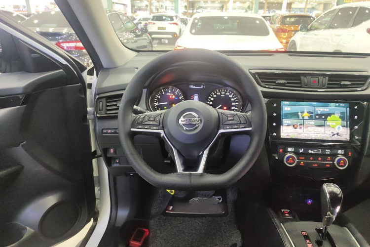 日产 奇骏 2019款 2.0L CVT智联舒适版 2WD中控内饰13