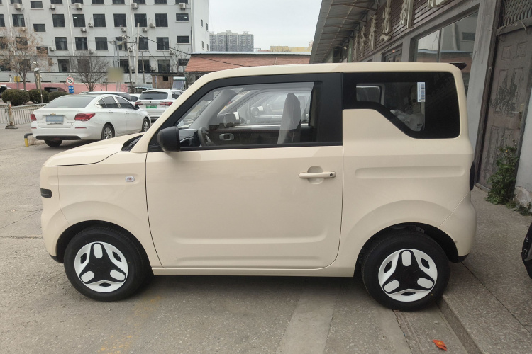 吉利银河 熊猫 2025款 210km 元气熊车身外观4