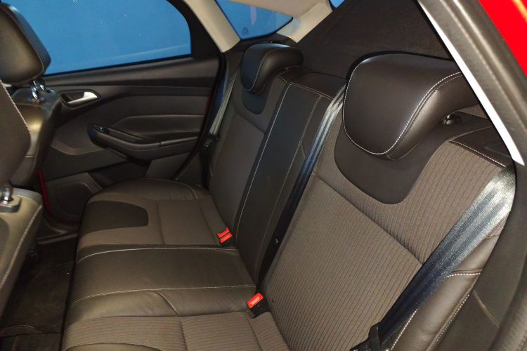 福特 福克斯 2012款 两厢 1.6L 自动风尚型中控内饰21