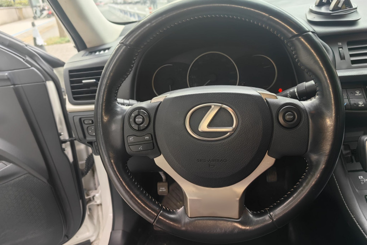 雷克萨斯CT 2017款 CT200h 精英版 单色 国V中控内饰7001