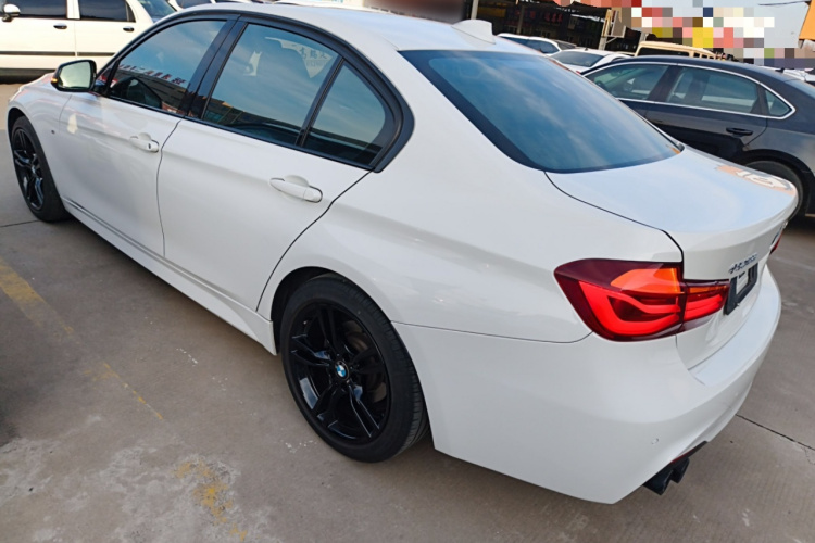 宝马3系 2019款 320i M运动曜夜版车身外观4