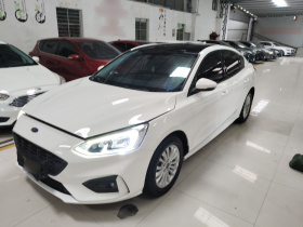 福特 福克斯 2020款 三厢 EcoBoost 180 自动锋潮型