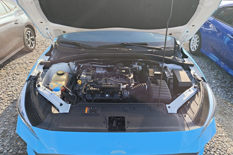 名爵 MG5 2023款 180DVVT CVT豪华版机舱底盘24