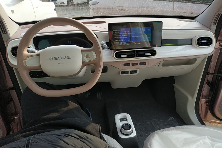 吉利银河 熊猫 2025款 210km 元气熊中控内饰12