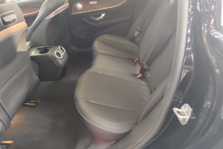 奔驰E级 2020款 改款 E 300 L 时尚型中控内饰21