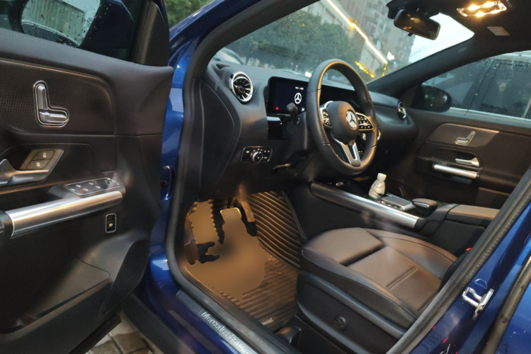 奔驰GLA 2020款 GLA 200中控内饰20