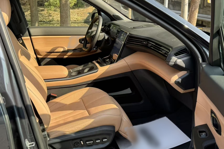 蔚来ES8 2020款 580KM 六座版中控内饰7010