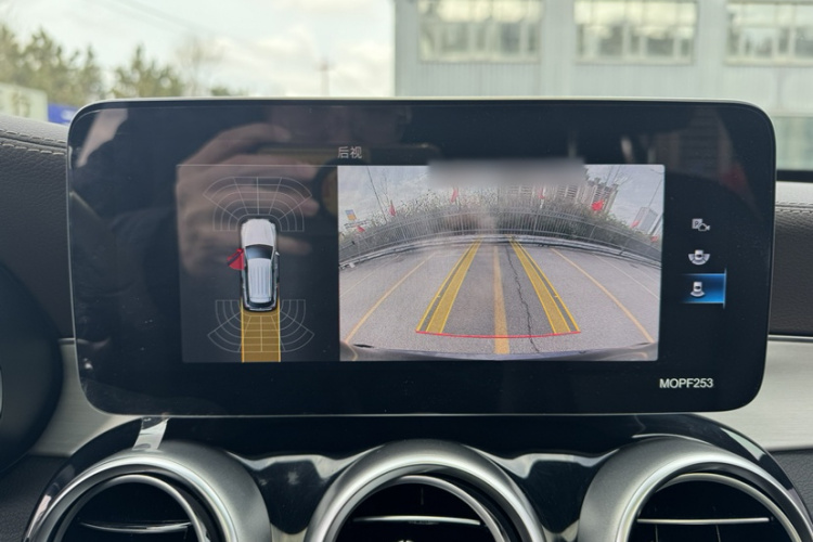 奔驰GLC 2021款 GLC 260 L 4MATIC 动感型中控内饰7004