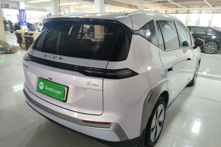 埃安 AION Y 2023款 Plus 510 乐享版车身外观7