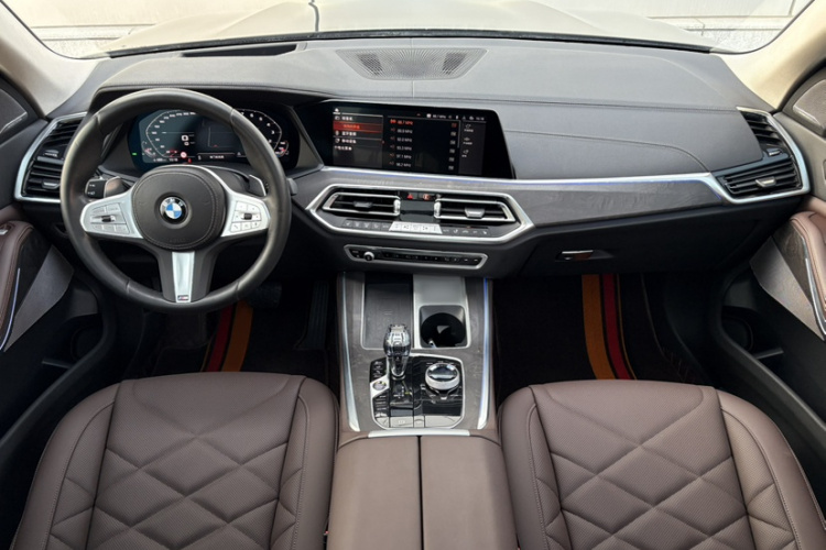 宝马X5 2022款 改款 xDrive 30Li 尊享型M运动套装中控内饰7005