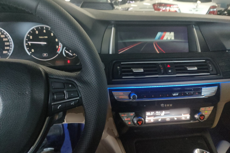 宝马5系 2014款 525Li 豪华设计套装中控内饰7002