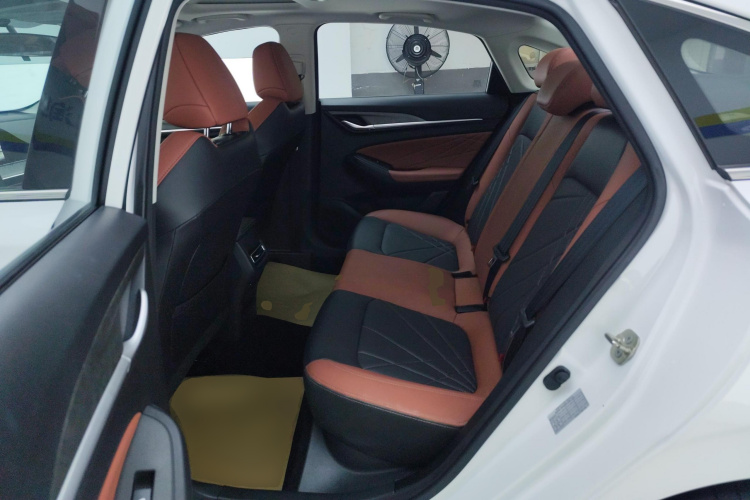 长安 逸动 2023款 畅享版 PLUS 蓝鲸NE 1.4T GDI DCT尊贵版中控内饰21