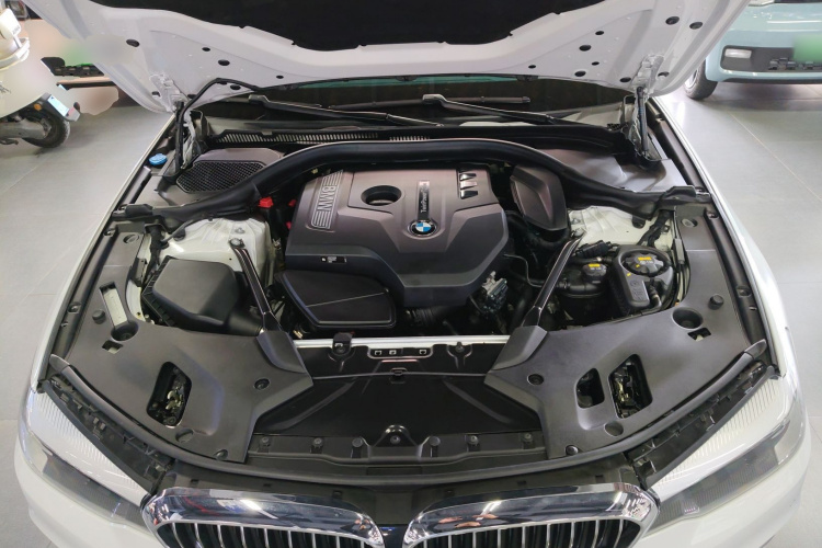 宝马5系 2018款 528Li 上市特别版机舱底盘24