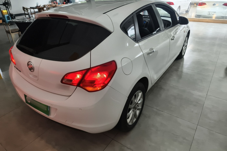 别克 英朗 2014款 XT 1.6L 自动时尚版车身外观7