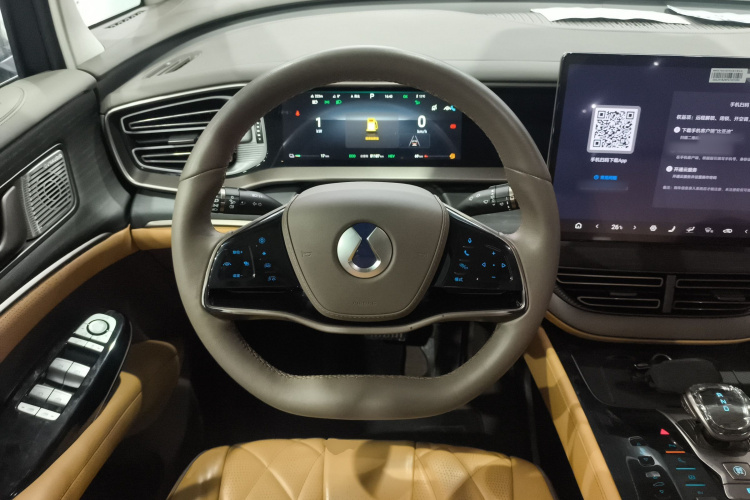 腾势D9 2022款 DM-i 970 四驱尊荣型中控内饰13