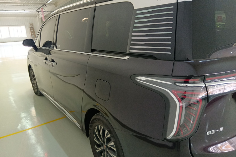 红旗HQ9 PHEV 2024款 2.0T 四驱豪华版车身外观4