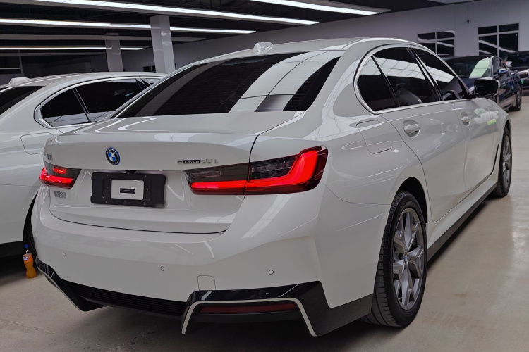 宝马i3 2025款 eDrive 35 L车身外观6005