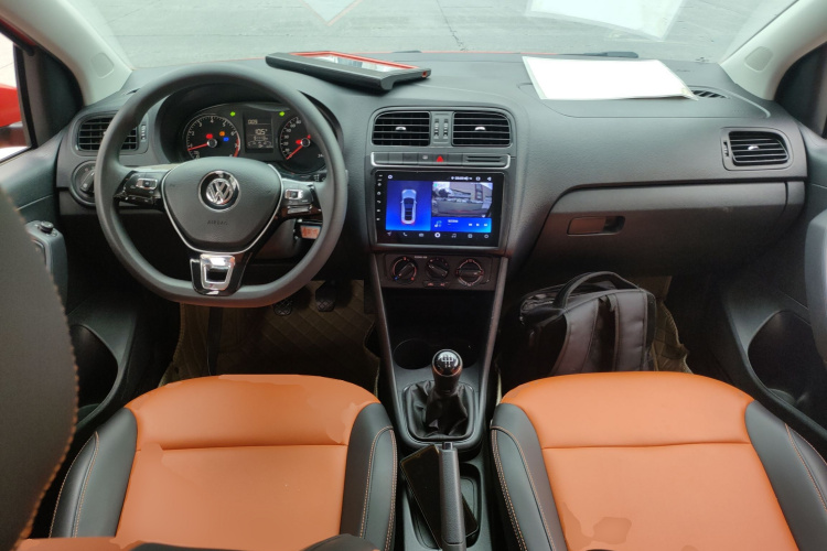 大众 Polo 2016款 1.4L 手动风尚型中控内饰7002