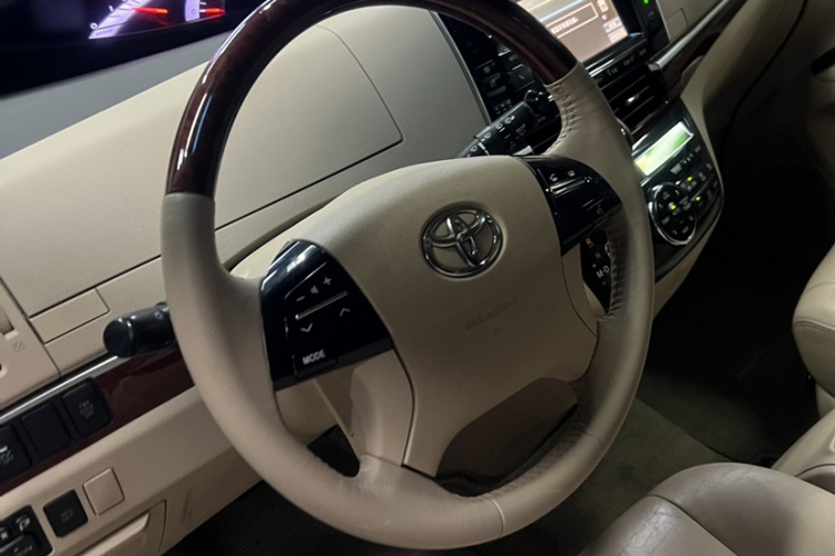 丰田 普瑞维亚 2012款 2.4L 7人座豪华版中控内饰7002