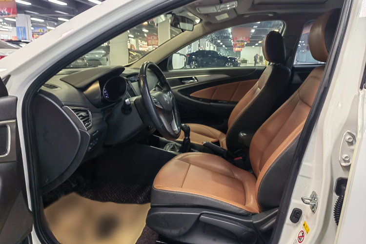 长安 逸动 2016款 XT 1.6L GDI 手动致酷型中控内饰7002