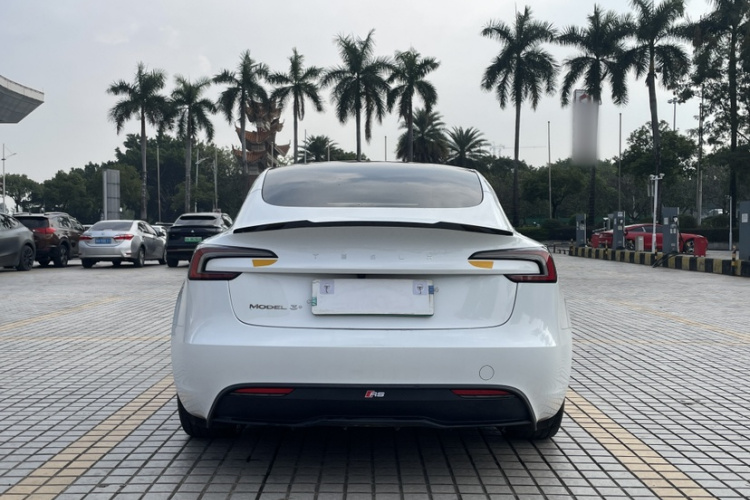 特斯拉 Model 3 2023款 长续航全轮驱动版车身外观6004