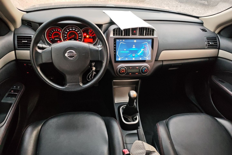 日产 轩逸 2012款 经典 1.6XE 手动舒适版中控内饰7002