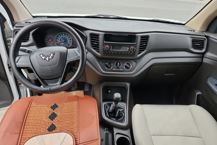 五菱汽车 五菱宏光V 2019款 1.5L劲享版国VI LAR中控内饰12