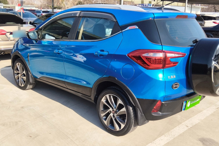 比亚迪 元 2016款 1.5L 手动豪华型车身外观4