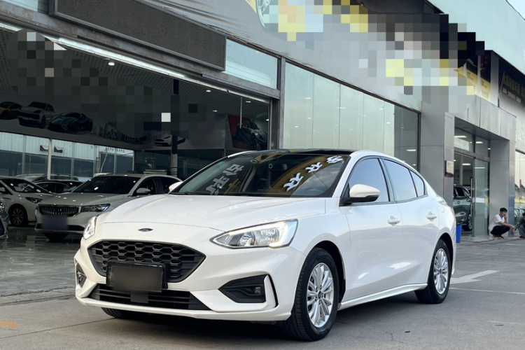 福特 福克斯 2020款 三厢 1.5L 自动锋跃型车身外观1