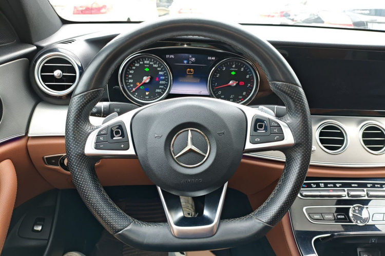 奔驰E级 2017款 E 200 运动型 4MATIC中控内饰13