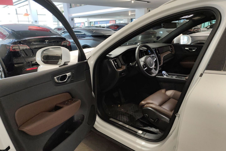 沃尔沃XC60新能源 2024款 T8 插电混动 长续航四驱智远豪华版中控内饰20