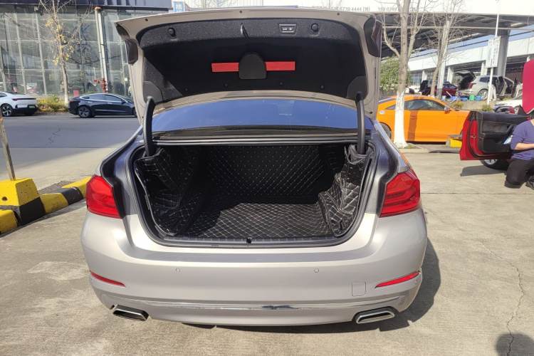 宝马5系 2018款 530Li 尊享型 豪华套装机舱底盘23