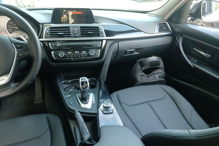 宝马3系 2017款 320Li M运动型局部细节16