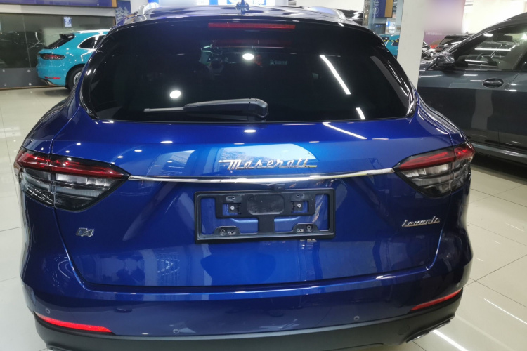 玛莎拉蒂 Levante 2021款 3.0T 标准版车身外观6