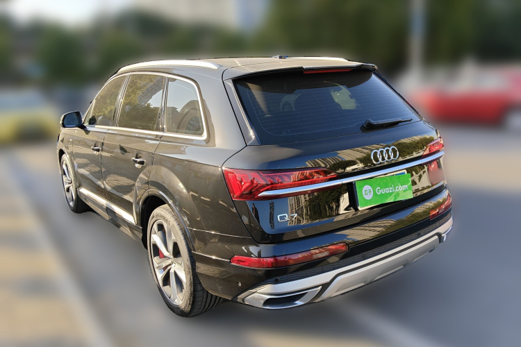 奥迪Q7 2023款 55 TFSI quattro S 尊贵型车身外观5